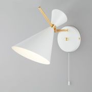 Настенный светильник с металлическим абажуром 70114/1 белый